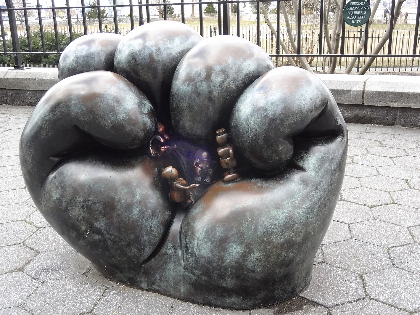 Tom Otterness – 2001 - rw37.jpg