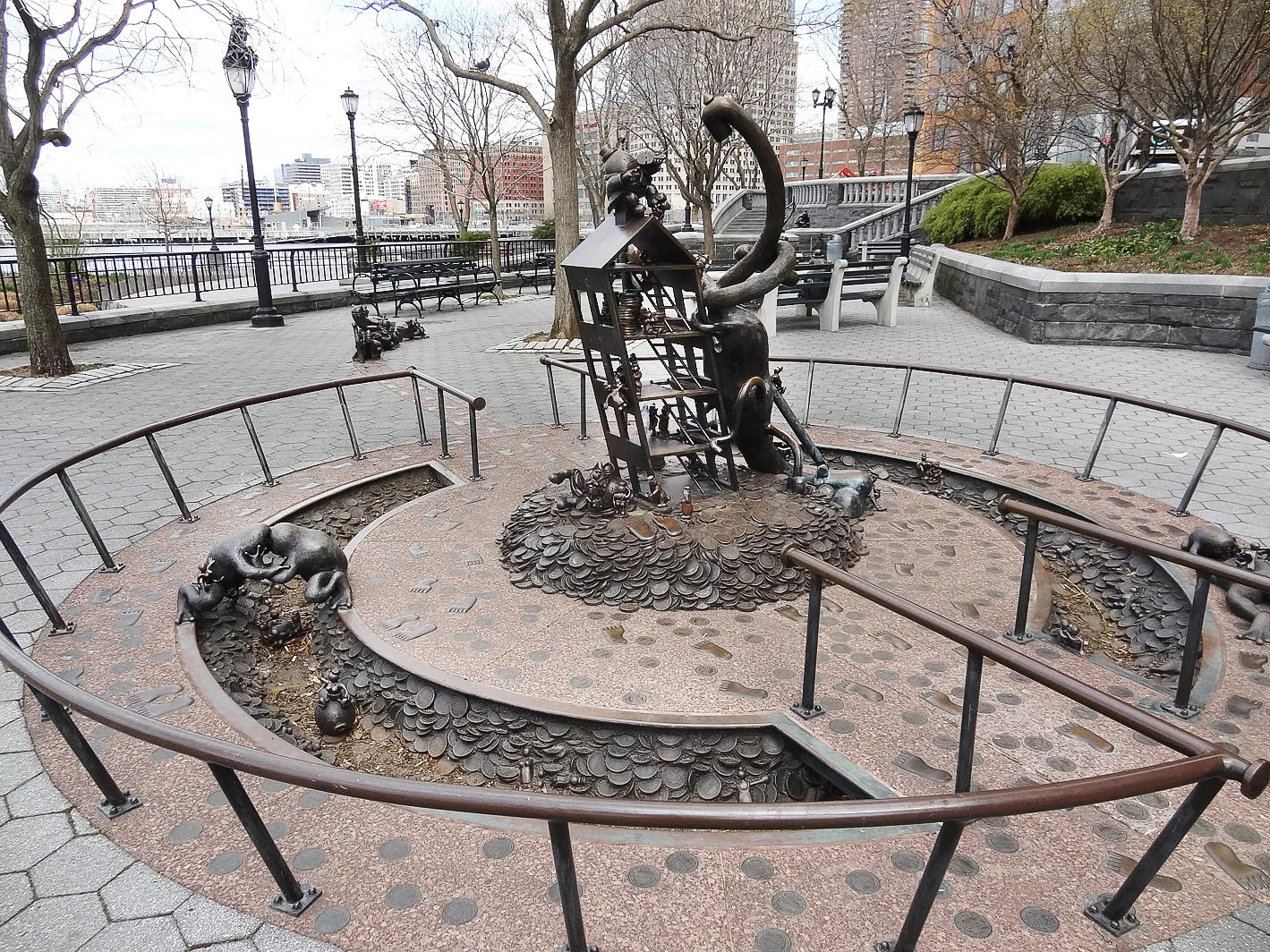 Tom Otterness – 2001 - rw18.jpg
