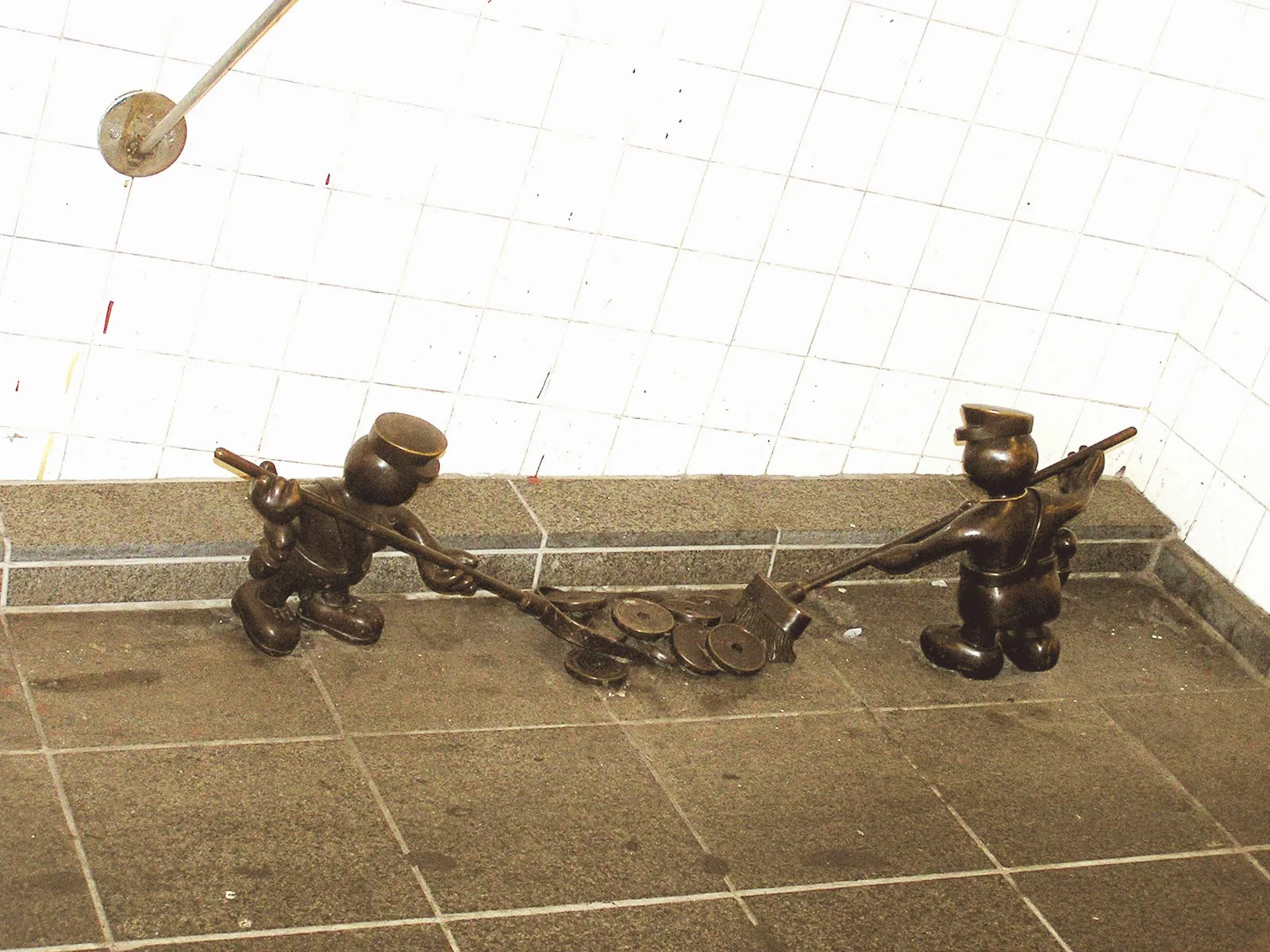 Tom Otterness – 2001 - lu-20.jpg