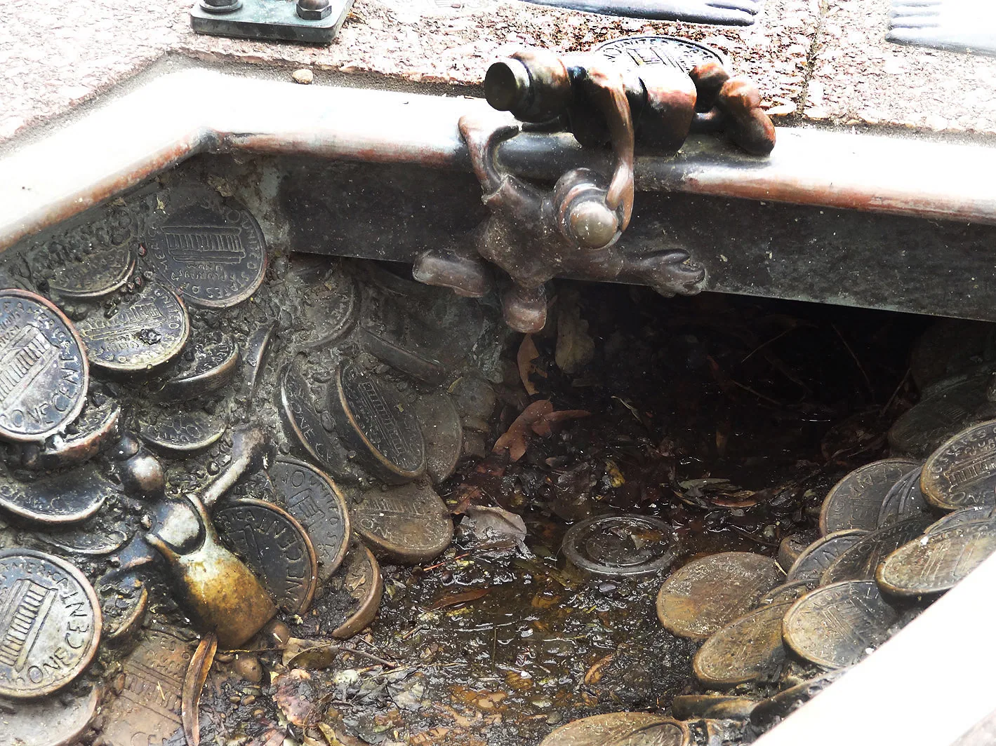 Tom Otterness – 2001 - rw25.jpg