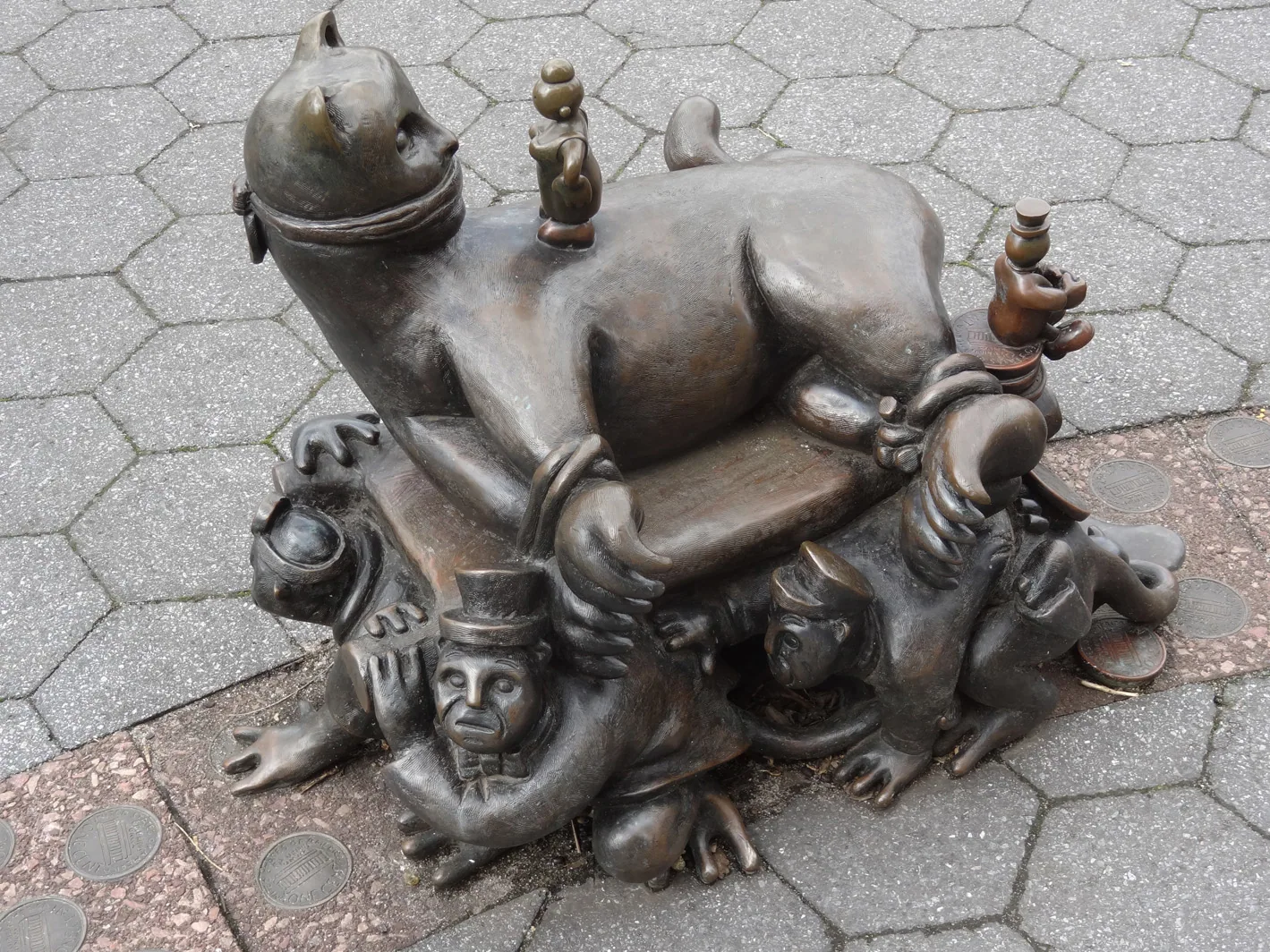 Tom Otterness – 2001 - rw16.jpg